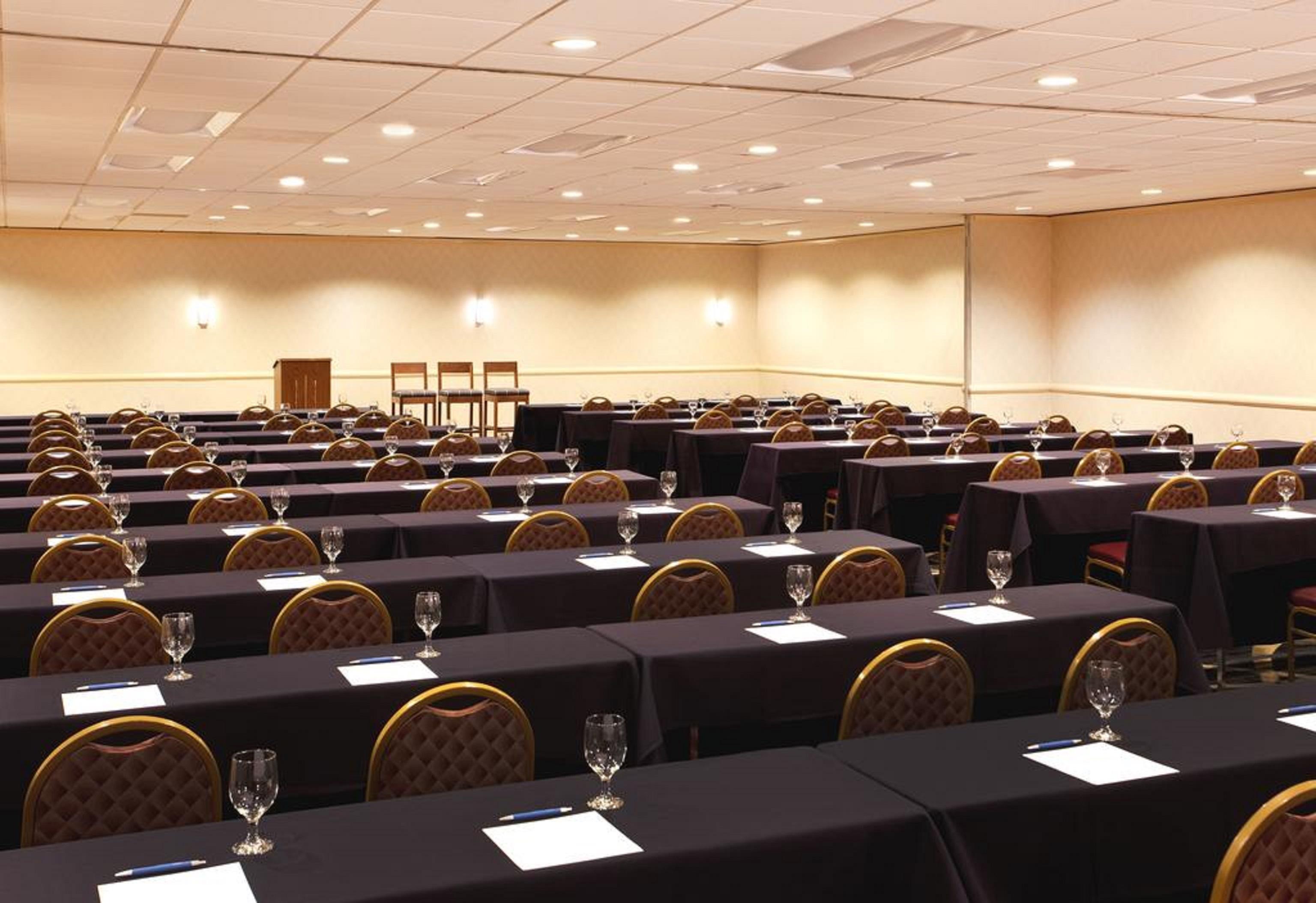 Four Points By Sheraton Cleveland Airport Business photo
