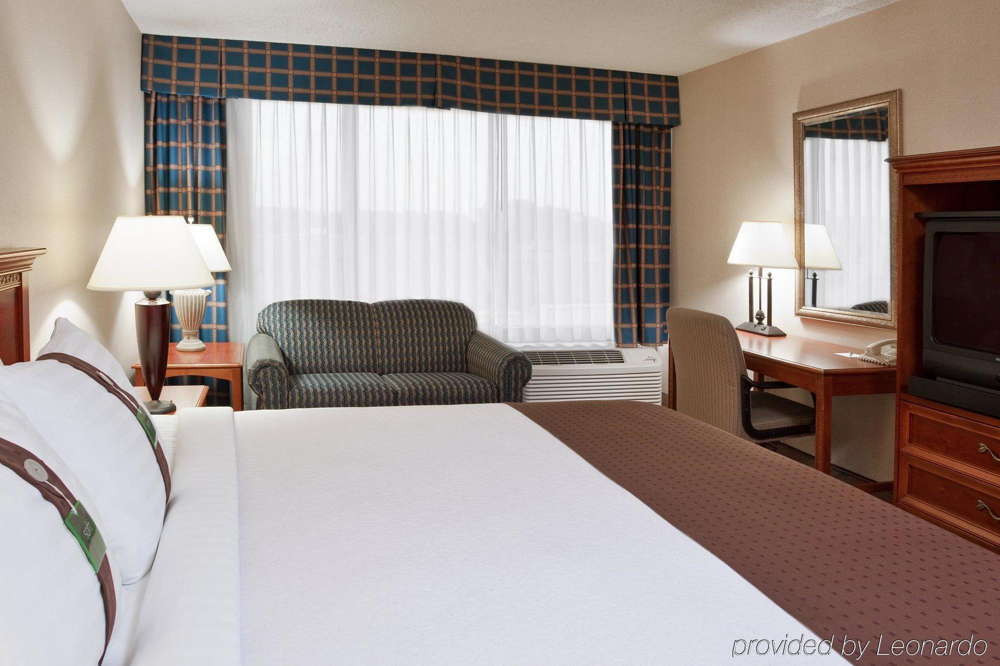 Four Points By Sheraton Cleveland Airport Exterior photo