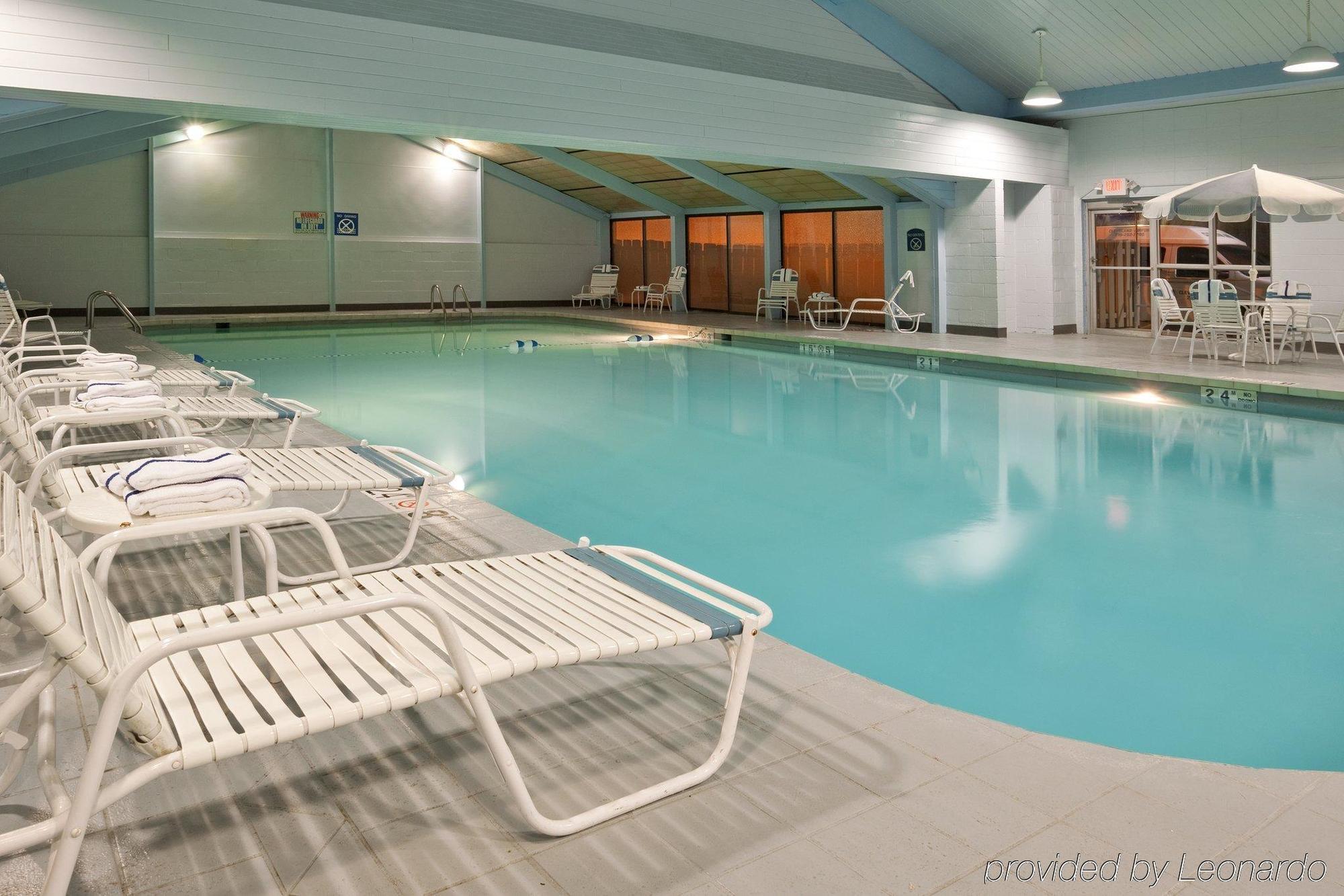 Four Points By Sheraton Cleveland Airport Exterior photo